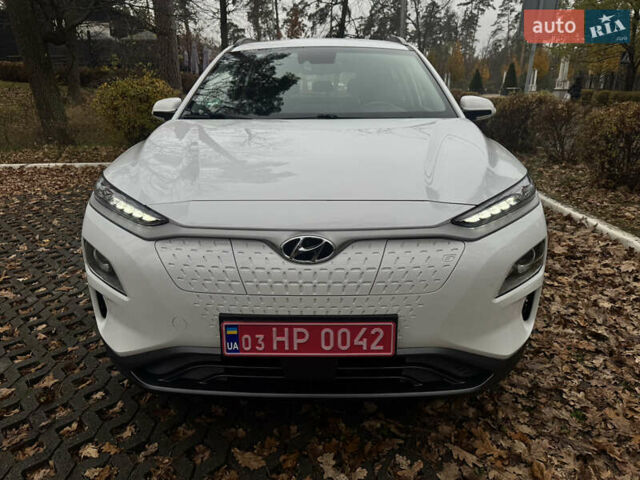 Белый Хендай Kona Electric, объемом двигателя 0 л и пробегом 59 тыс. км за 16900 $, фото 13 на Automoto.ua