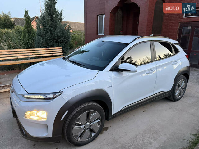 Белый Хендай Kona Electric, объемом двигателя 0 л и пробегом 47 тыс. км за 16100 $, фото 8 на Automoto.ua