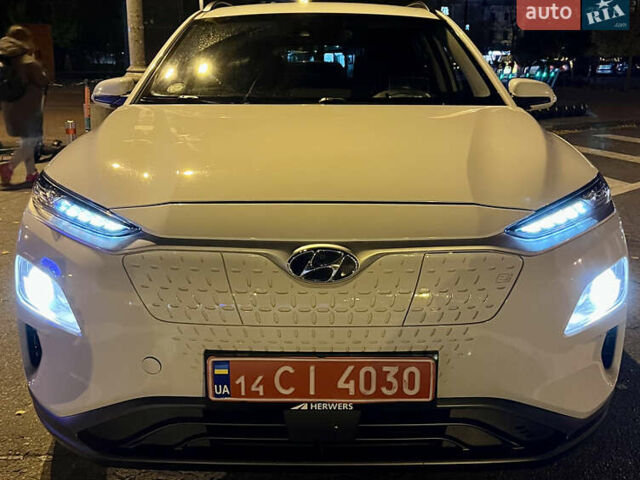 Белый Хендай Kona Electric, объемом двигателя 0 л и пробегом 115 тыс. км за 16900 $, фото 63 на Automoto.ua