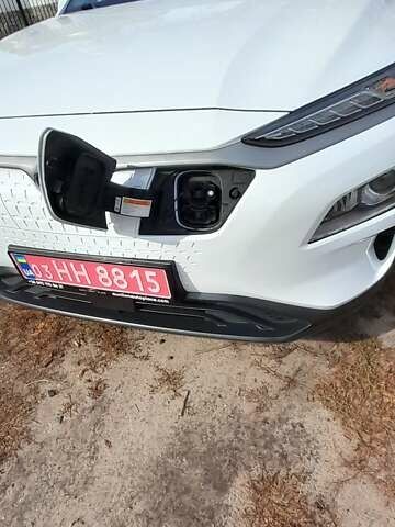 Білий Хендай Kona Electric, об'ємом двигуна 0 л та пробігом 71 тис. км за 17600 $, фото 14 на Automoto.ua