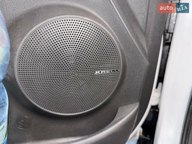 Белый Хендай Kona Electric, объемом двигателя 0 л и пробегом 47 тыс. км за 16100 $, фото 14 на Automoto.ua