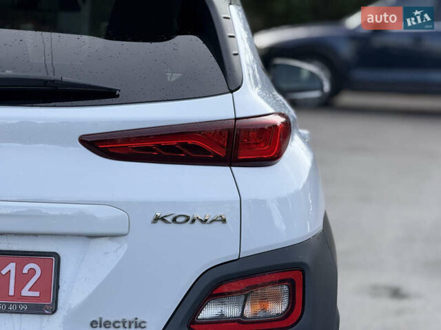 Белый Хендай Kona Electric, объемом двигателя 0 л и пробегом 150 тыс. км за 16960 $, фото 10 на Automoto.ua