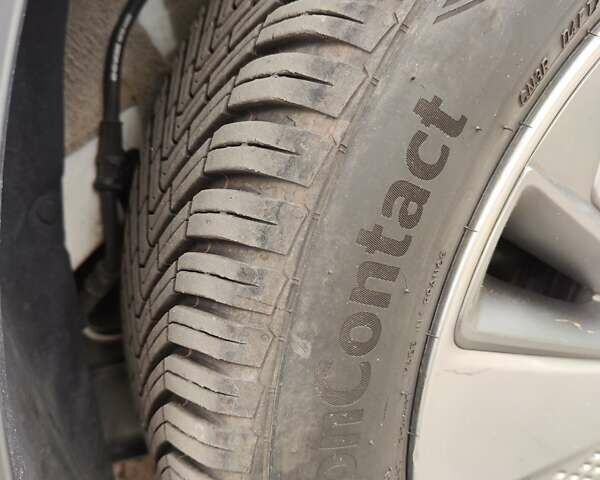 Белый Хендай Kona Electric, объемом двигателя 0 л и пробегом 65 тыс. км за 18700 $, фото 14 на Automoto.ua