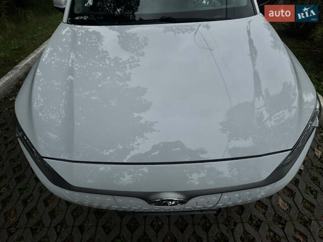 Белый Хендай Kona Electric, объемом двигателя 0 л и пробегом 103 тыс. км за 17999 $, фото 43 на Automoto.ua