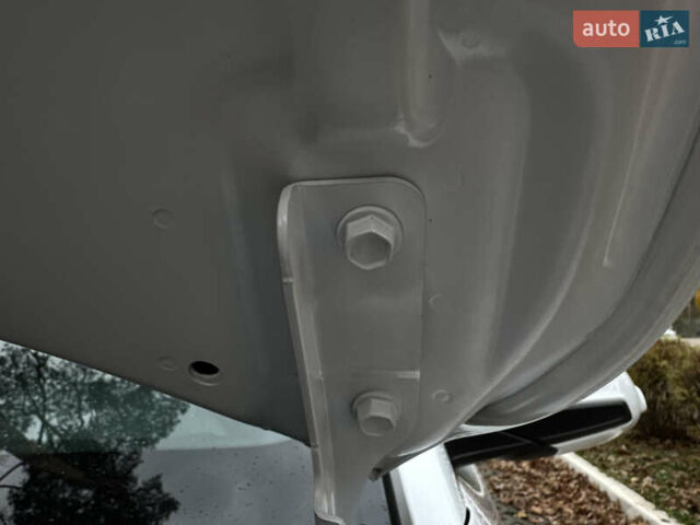 Белый Хендай Kona Electric, объемом двигателя 0 л и пробегом 58 тыс. км за 17499 $, фото 66 на Automoto.ua