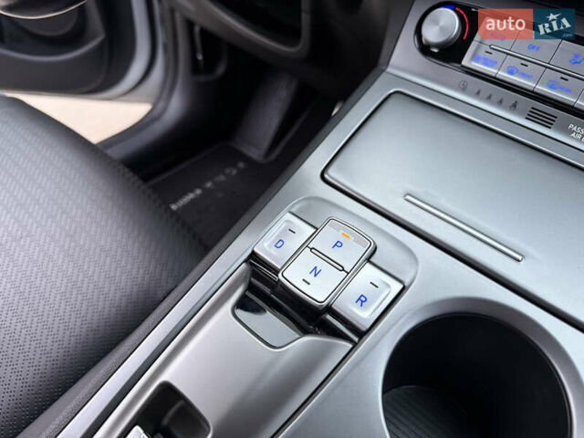 Белый Хендай Kona Electric, объемом двигателя 0 л и пробегом 96 тыс. км за 19500 $, фото 48 на Automoto.ua