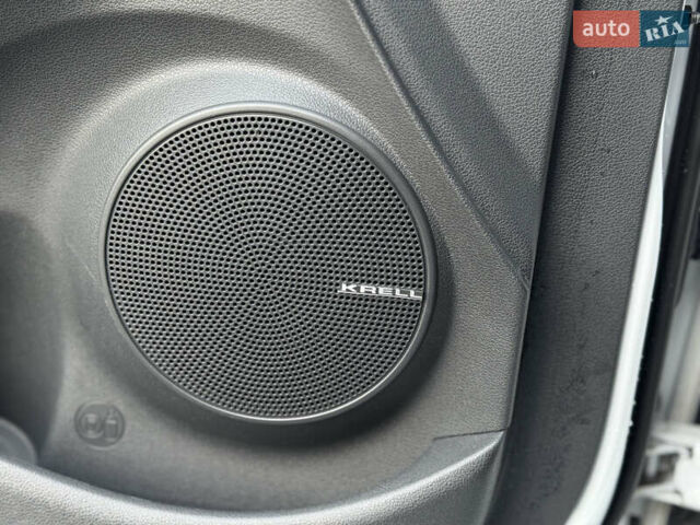 Белый Хендай Kona Electric, объемом двигателя 0 л и пробегом 150 тыс. км за 16960 $, фото 25 на Automoto.ua