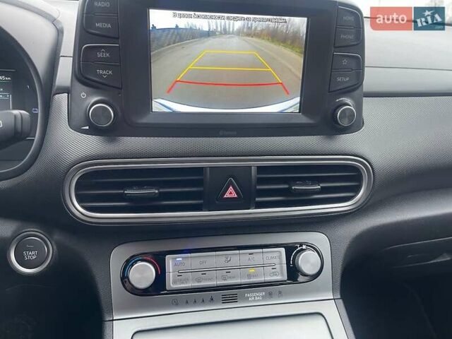 Білий Хендай Kona Electric, об'ємом двигуна 0 л та пробігом 158 тис. км за 16500 $, фото 43 на Automoto.ua