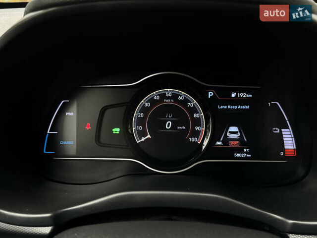 Белый Хендай Kona Electric, объемом двигателя 0 л и пробегом 58 тыс. км за 17499 $, фото 108 на Automoto.ua
