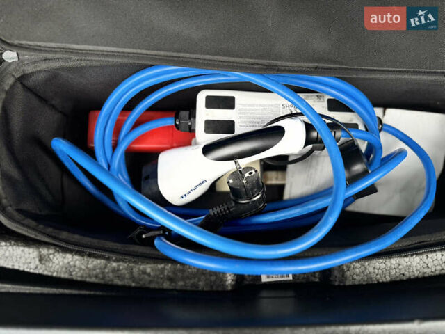 Белый Хендай Kona Electric, объемом двигателя 0 л и пробегом 103 тыс. км за 17999 $, фото 60 на Automoto.ua