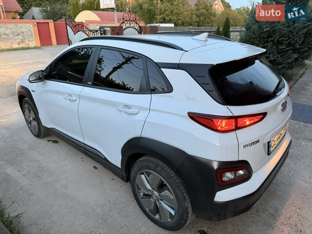 Белый Хендай Kona Electric, объемом двигателя 0 л и пробегом 47 тыс. км за 16100 $, фото 7 на Automoto.ua