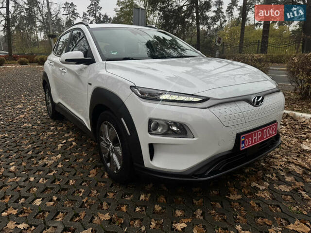 Белый Хендай Kona Electric, объемом двигателя 0 л и пробегом 59 тыс. км за 16900 $, фото 11 на Automoto.ua