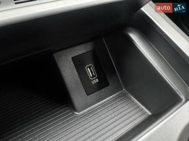 Белый Хендай Kona Electric, объемом двигателя 0 л и пробегом 59 тыс. км за 16900 $, фото 63 на Automoto.ua