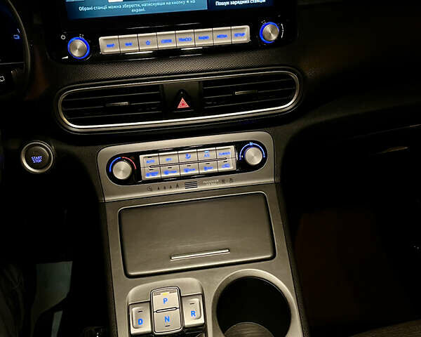 Белый Хендай Kona Electric, объемом двигателя 0 л и пробегом 115 тыс. км за 16900 $, фото 62 на Automoto.ua