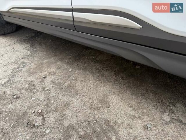 Білий Хендай Kona Electric, об'ємом двигуна 0 л та пробігом 64 тис. км за 14950 $, фото 51 на Automoto.ua