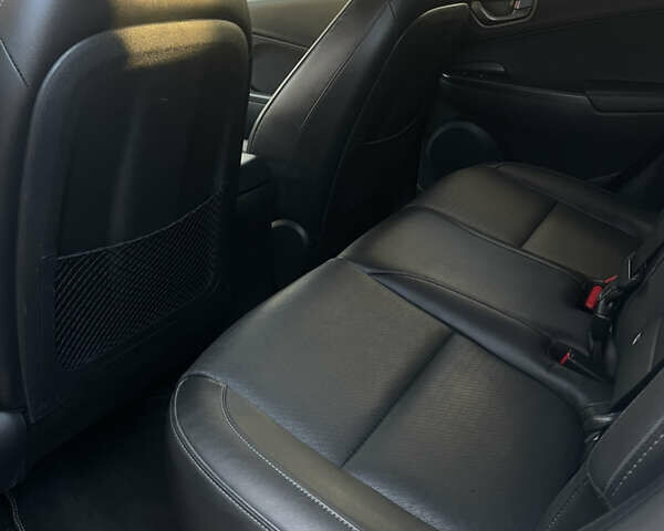 Білий Хендай Kona Electric, об'ємом двигуна 0 л та пробігом 125 тис. км за 17800 $, фото 17 на Automoto.ua