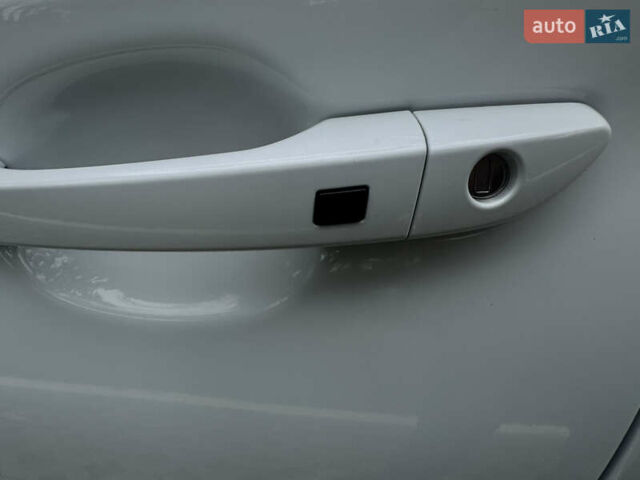 Белый Хендай Kona Electric, объемом двигателя 0 л и пробегом 103 тыс. км за 17999 $, фото 23 на Automoto.ua