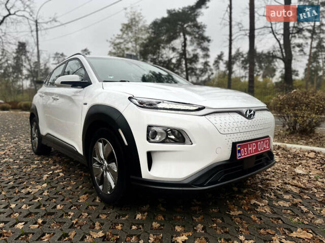 Белый Хендай Kona Electric, объемом двигателя 0 л и пробегом 59 тыс. км за 16900 $, фото 16 на Automoto.ua