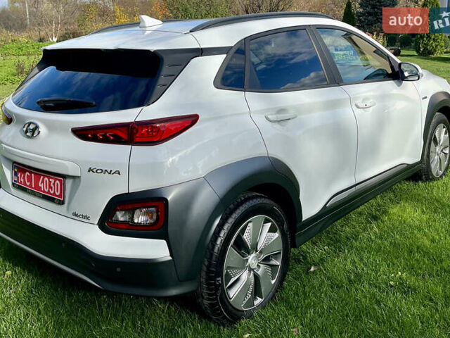 Белый Хендай Kona Electric, объемом двигателя 0 л и пробегом 115 тыс. км за 16900 $, фото 44 на Automoto.ua