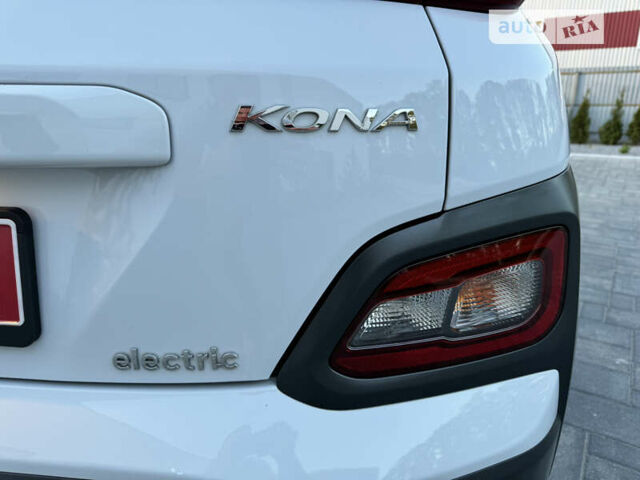 Білий Хендай Kona Electric, об'ємом двигуна 0 л та пробігом 88 тис. км за 19200 $, фото 28 на Automoto.ua