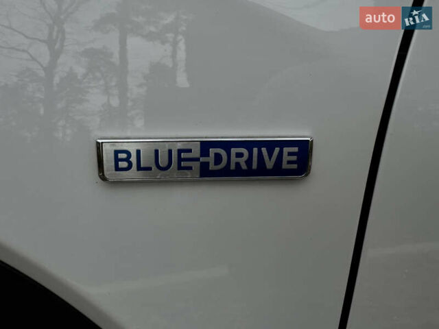 Белый Хендай Kona Electric, объемом двигателя 0 л и пробегом 58 тыс. км за 17499 $, фото 72 на Automoto.ua