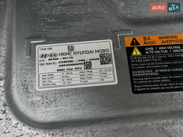 Белый Хендай Kona Electric, объемом двигателя 0 л и пробегом 58 тыс. км за 17499 $, фото 68 на Automoto.ua