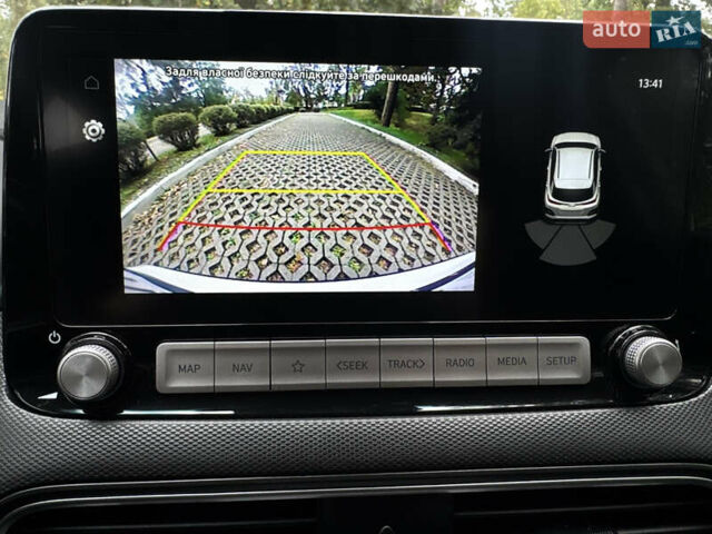 Белый Хендай Kona Electric, объемом двигателя 0 л и пробегом 103 тыс. км за 17999 $, фото 109 на Automoto.ua