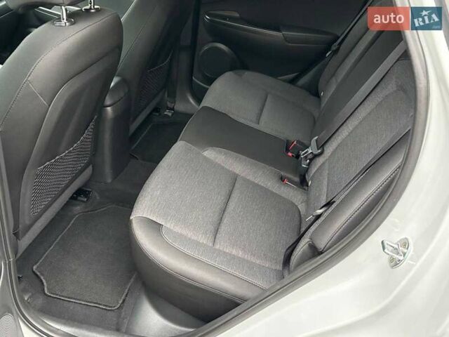 Білий Хендай Kona Electric, об'ємом двигуна 0 л та пробігом 102 тис. км за 15700 $, фото 19 на Automoto.ua