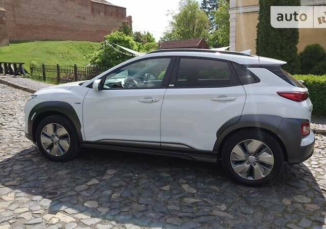 Белый Хендай Kona Electric, объемом двигателя 0 л и пробегом 20 тыс. км за 17400 $, фото 17 на Automoto.ua