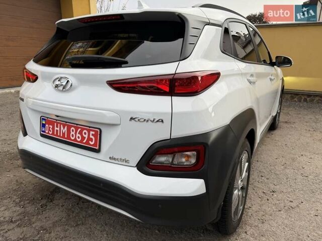 Білий Хендай Kona Electric, об'ємом двигуна 0 л та пробігом 64 тис. км за 14950 $, фото 7 на Automoto.ua
