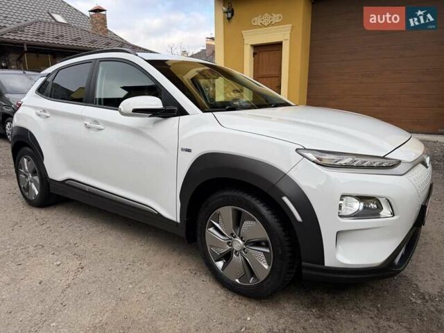 Білий Хендай Kona Electric, об'ємом двигуна 0 л та пробігом 64 тис. км за 14950 $, фото 9 на Automoto.ua