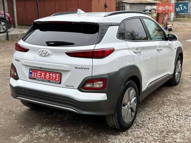 Білий Хендай Kona Electric, об'ємом двигуна 0 л та пробігом 102 тис. км за 15700 $, фото 3 на Automoto.ua