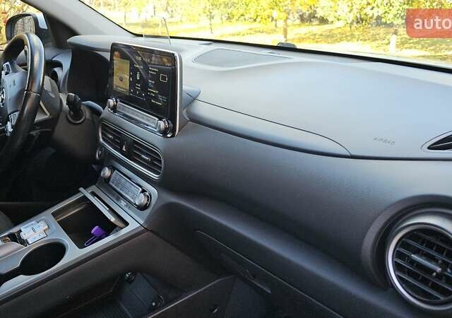 Белый Хендай Kona Electric, объемом двигателя 0 л и пробегом 44 тыс. км за 17450 $, фото 21 на Automoto.ua