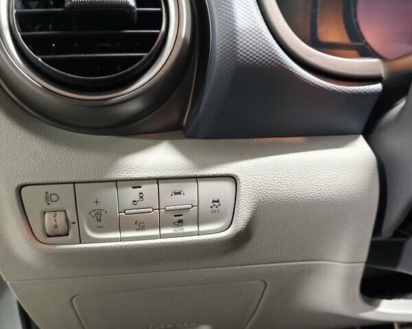 Білий Хендай Kona Electric, об'ємом двигуна 0 л та пробігом 78 тис. км за 17900 $, фото 40 на Automoto.ua