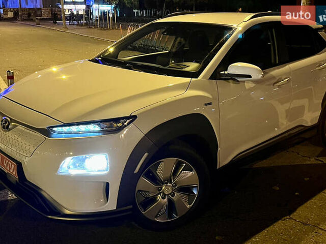 Белый Хендай Kona Electric, объемом двигателя 0 л и пробегом 115 тыс. км за 16900 $, фото 58 на Automoto.ua