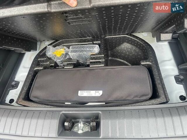 Білий Хендай Kona Electric, об'ємом двигуна 0 л та пробігом 158 тис. км за 16500 $, фото 30 на Automoto.ua