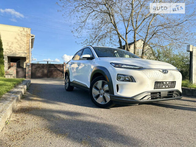 Білий Хендай Kona Electric, об'ємом двигуна 0 л та пробігом 18 тис. км за 22500 $, фото 4 на Automoto.ua