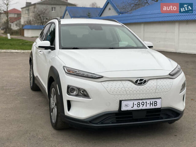 Белый Хендай Kona Electric, объемом двигателя 0 л и пробегом 166 тыс. км за 16900 $, фото 10 на Automoto.ua