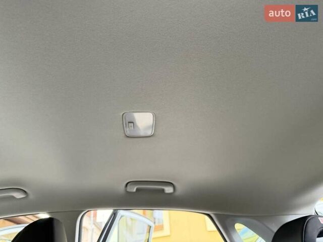 Білий Хендай Kona Electric, об'ємом двигуна 0 л та пробігом 64 тис. км за 14950 $, фото 71 на Automoto.ua