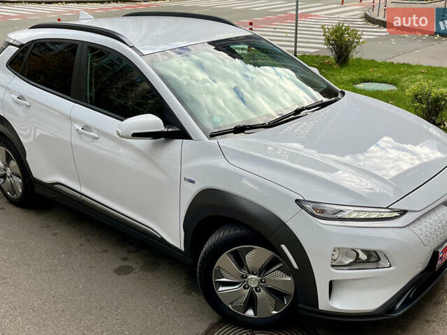 Белый Хендай Kona Electric, объемом двигателя 0 л и пробегом 115 тыс. км за 16900 $, фото 9 на Automoto.ua