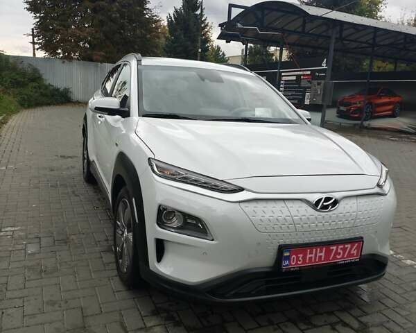 Білий Хендай Kona Electric, об'ємом двигуна 0 л та пробігом 78 тис. км за 17900 $, фото 4 на Automoto.ua