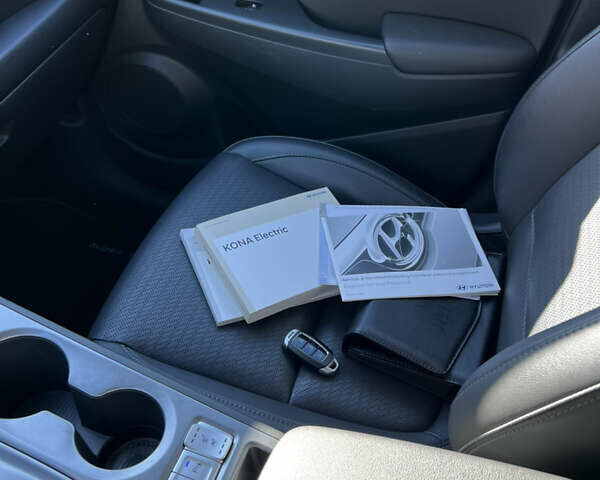 Белый Хендай Kona Electric, объемом двигателя 0 л и пробегом 88 тыс. км за 17900 $, фото 11 на Automoto.ua