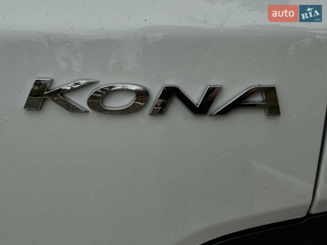 Белый Хендай Kona Electric, объемом двигателя 0 л и пробегом 58 тыс. км за 17499 $, фото 23 на Automoto.ua