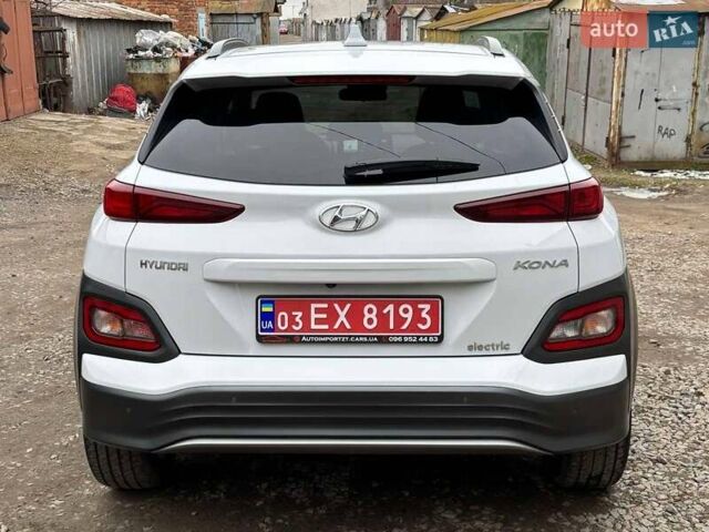 Білий Хендай Kona Electric, об'ємом двигуна 0 л та пробігом 102 тис. км за 15700 $, фото 4 на Automoto.ua