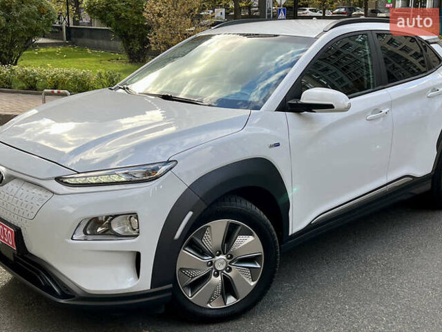 Белый Хендай Kona Electric, объемом двигателя 0 л и пробегом 115 тыс. км за 16900 $, фото 18 на Automoto.ua