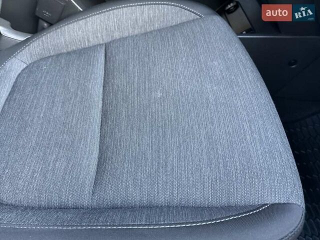 Білий Хендай Kona Electric, об'ємом двигуна 0 л та пробігом 64 тис. км за 14950 $, фото 135 на Automoto.ua