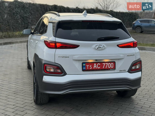 Білий Хендай Kona Electric, об'ємом двигуна 0 л та пробігом 81 тис. км за 18500 $, фото 24 на Automoto.ua