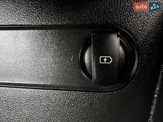 Белый Хендай Kona Electric, объемом двигателя 0 л и пробегом 103 тыс. км за 17999 $, фото 78 на Automoto.ua