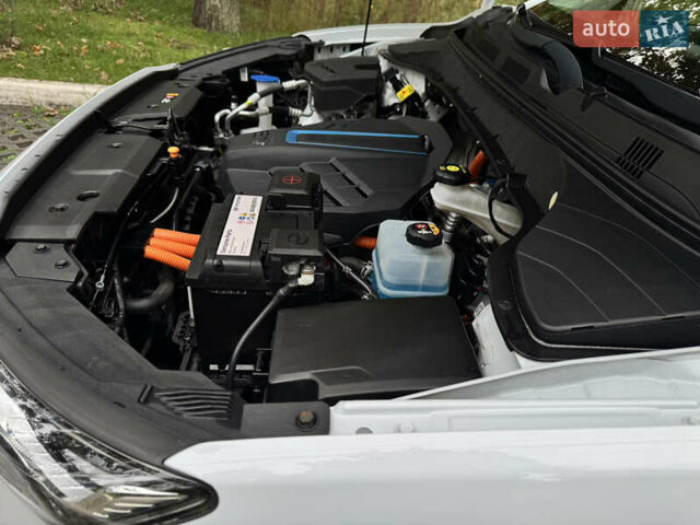 Белый Хендай Kona Electric, объемом двигателя 0 л и пробегом 103 тыс. км за 17999 $, фото 91 на Automoto.ua