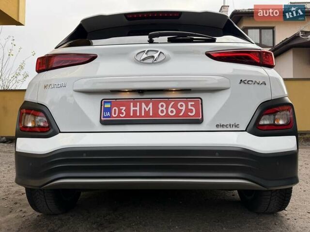 Білий Хендай Kona Electric, об'ємом двигуна 0 л та пробігом 64 тис. км за 14950 $, фото 6 на Automoto.ua